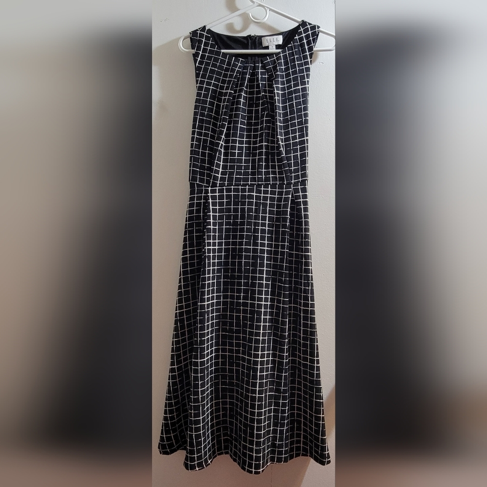 Size 16 black and white dress.